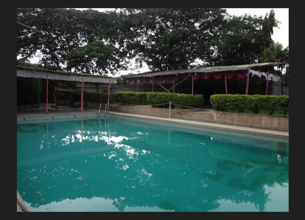 The Pride Hotel, Nagpur Buitenkant foto