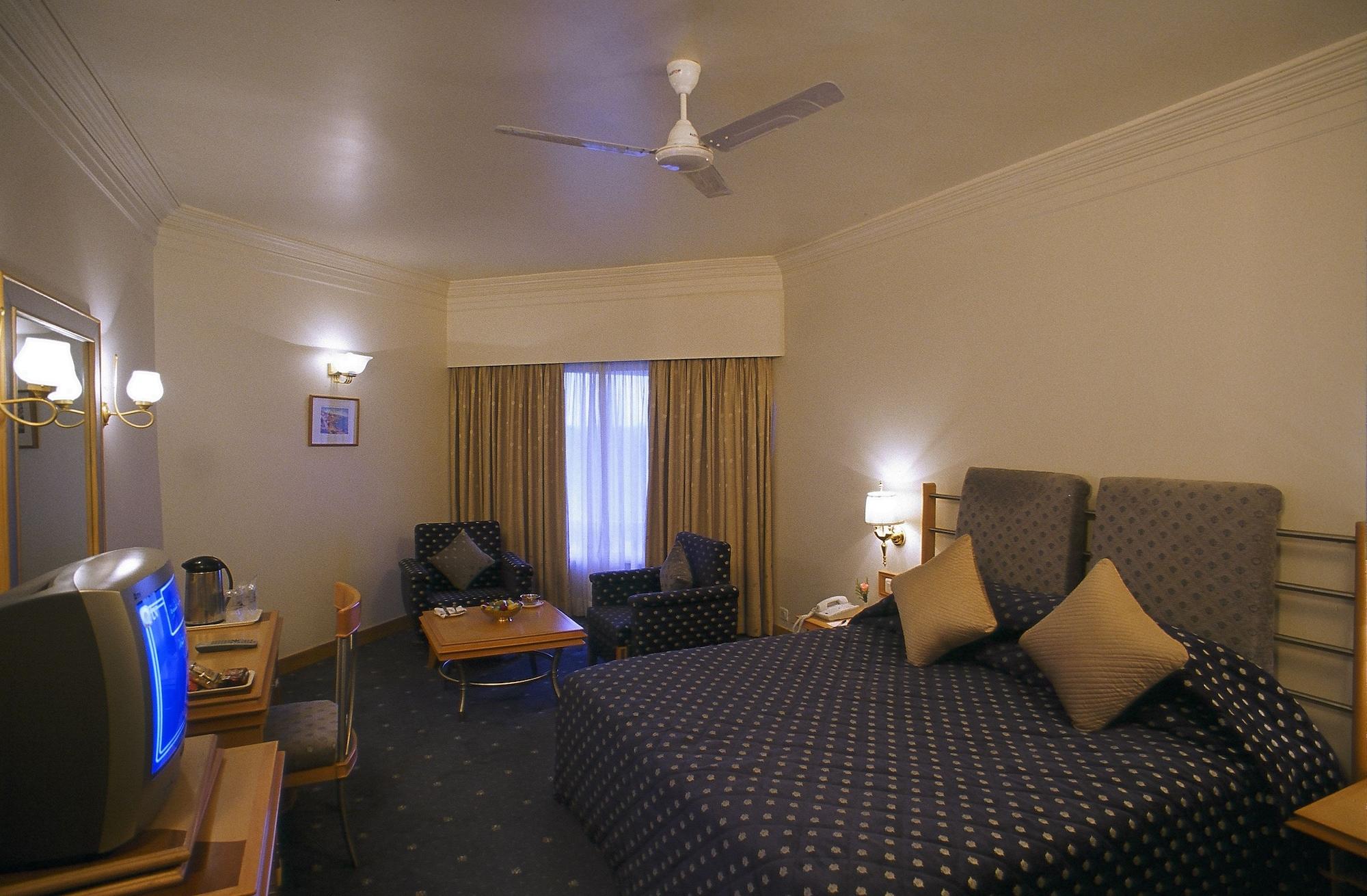 The Pride Hotel, Nagpur Buitenkant foto