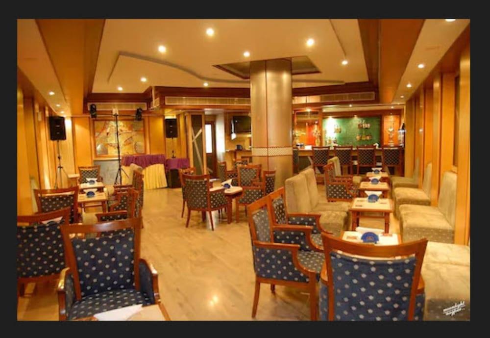 The Pride Hotel, Nagpur Buitenkant foto