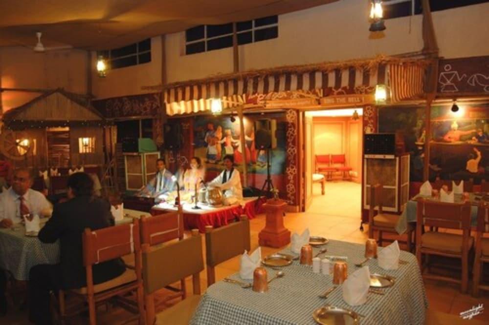 The Pride Hotel, Nagpur Buitenkant foto