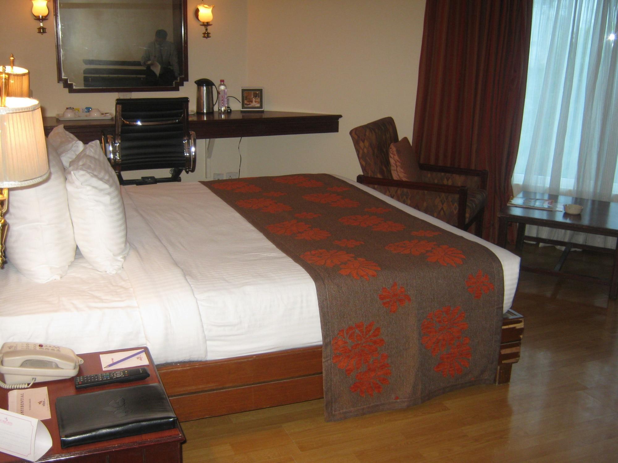 The Pride Hotel, Nagpur Buitenkant foto