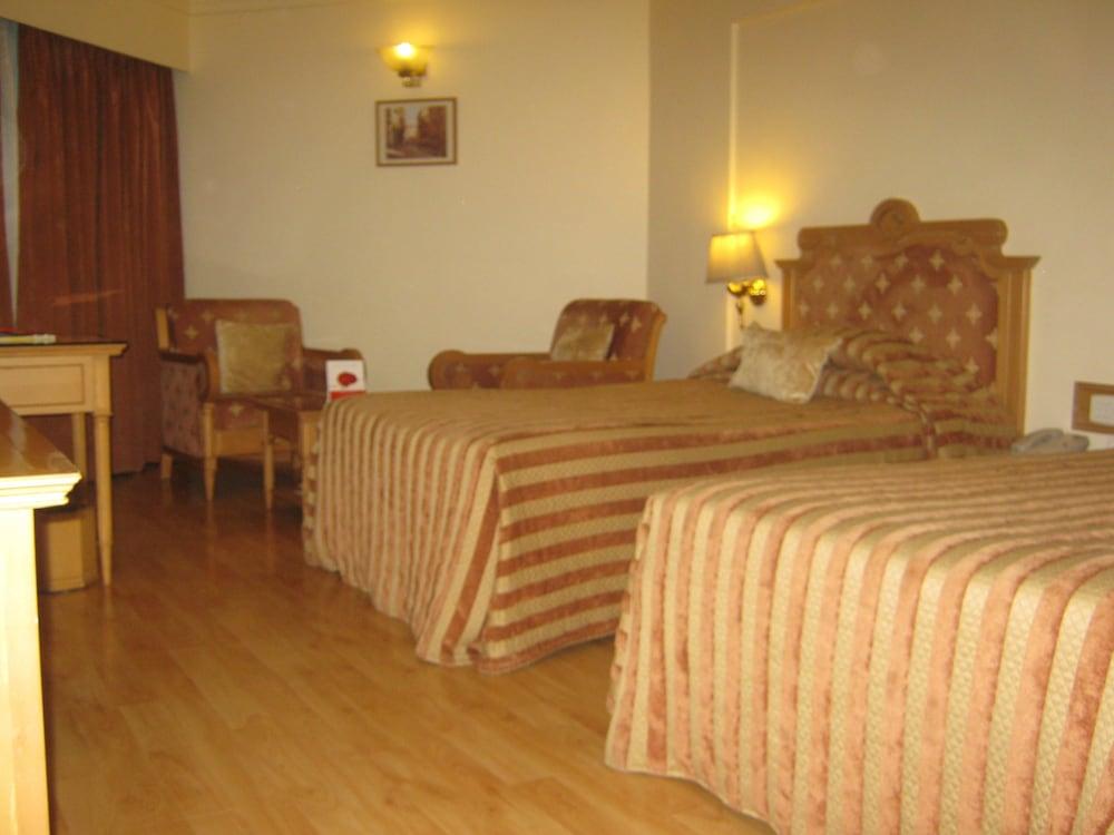 The Pride Hotel, Nagpur Buitenkant foto