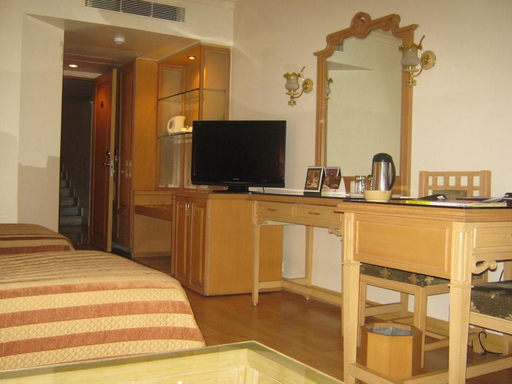 The Pride Hotel, Nagpur Buitenkant foto