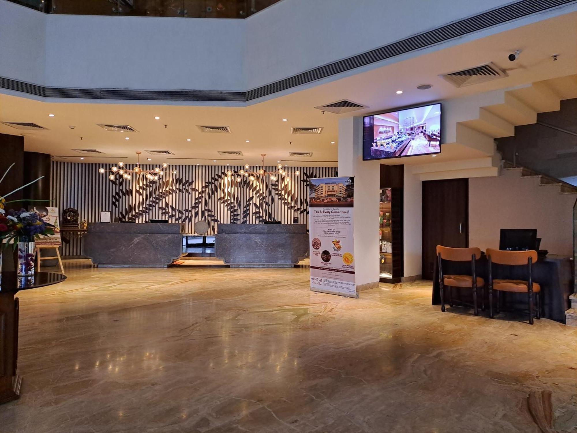 The Pride Hotel, Nagpur Buitenkant foto