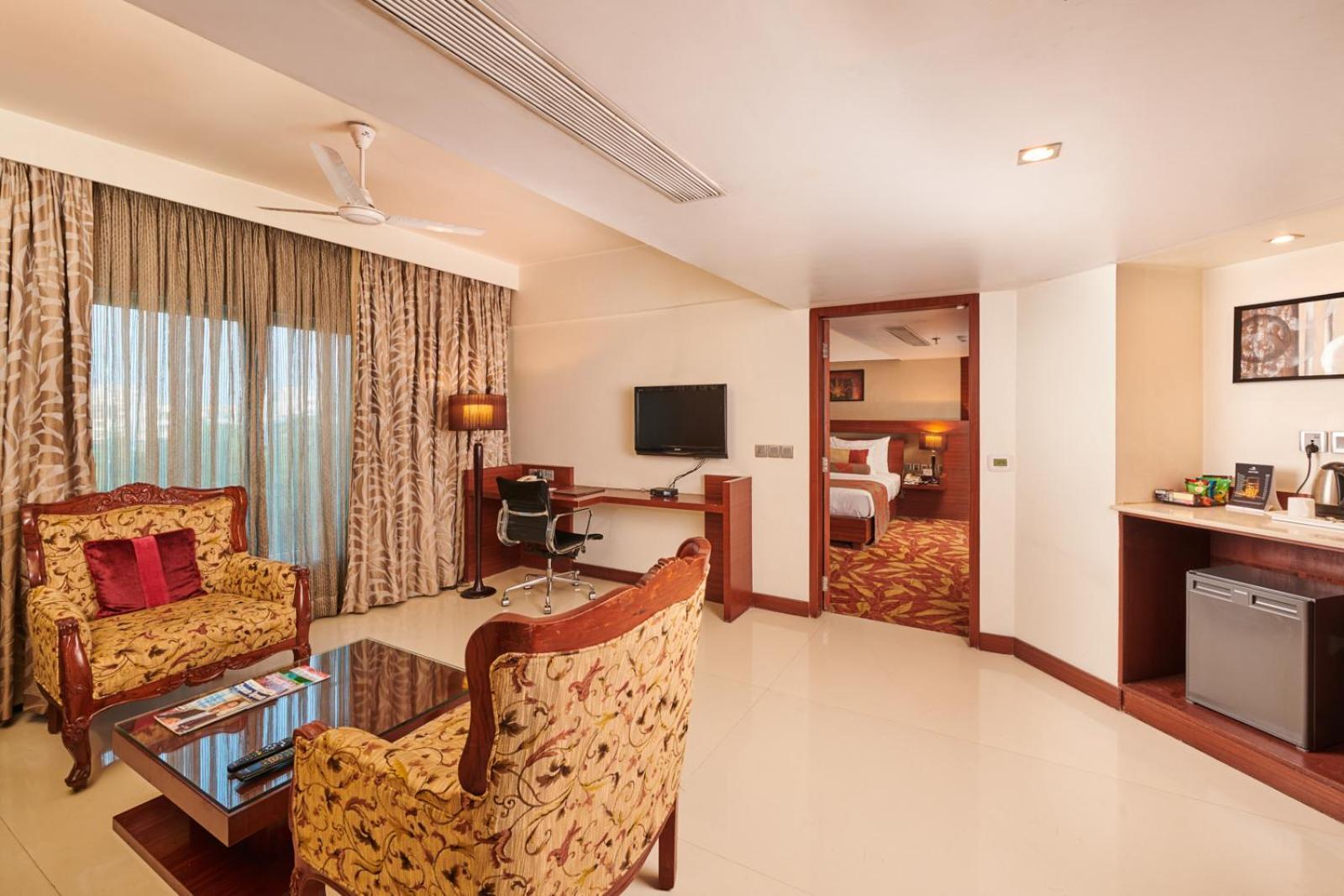 The Pride Hotel, Nagpur Buitenkant foto