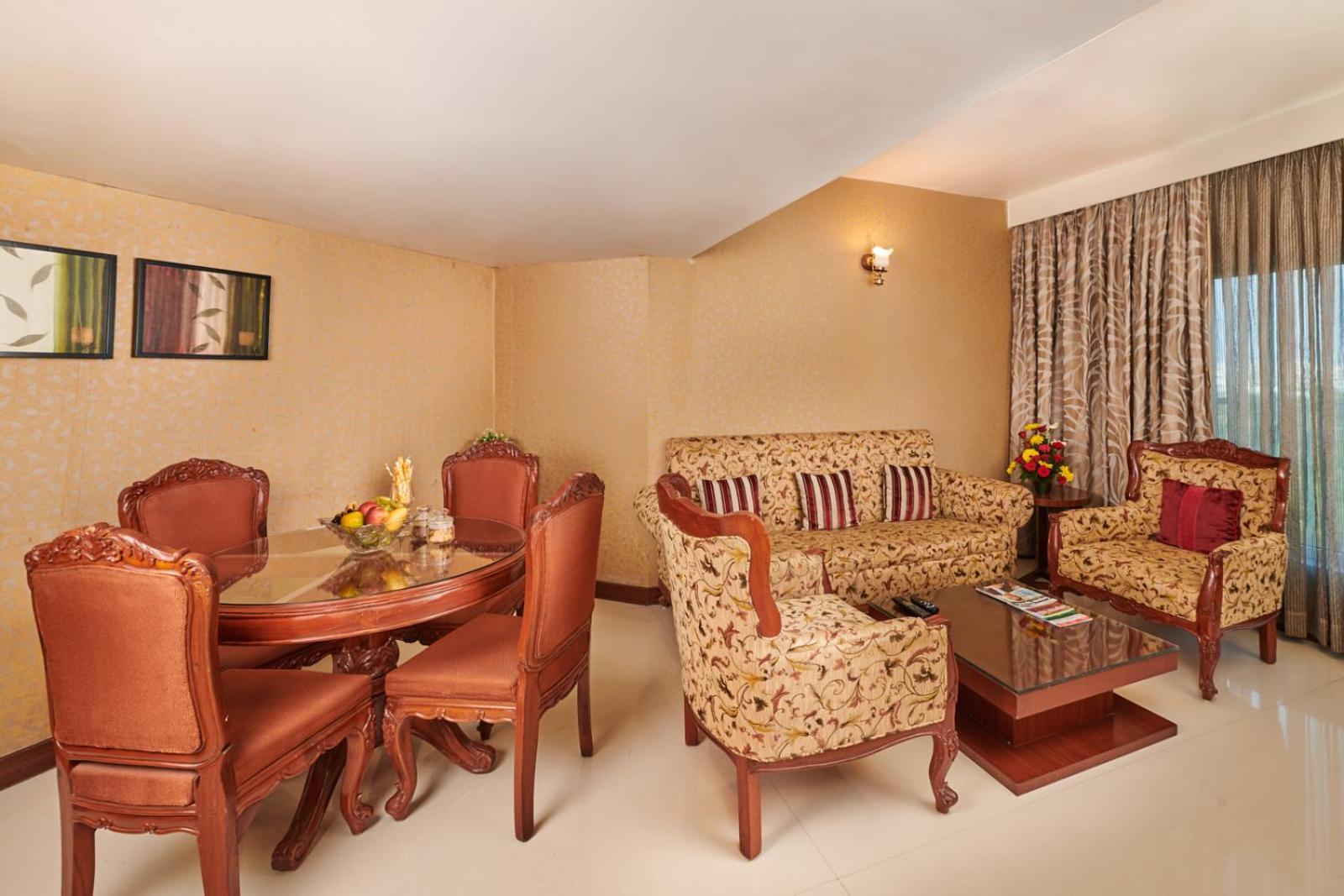 The Pride Hotel, Nagpur Buitenkant foto