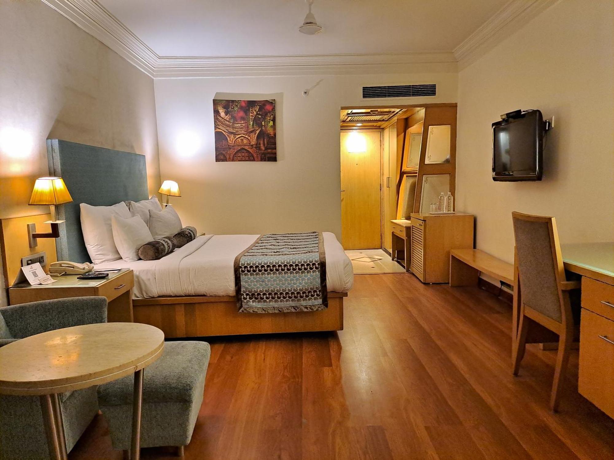 The Pride Hotel, Nagpur Buitenkant foto