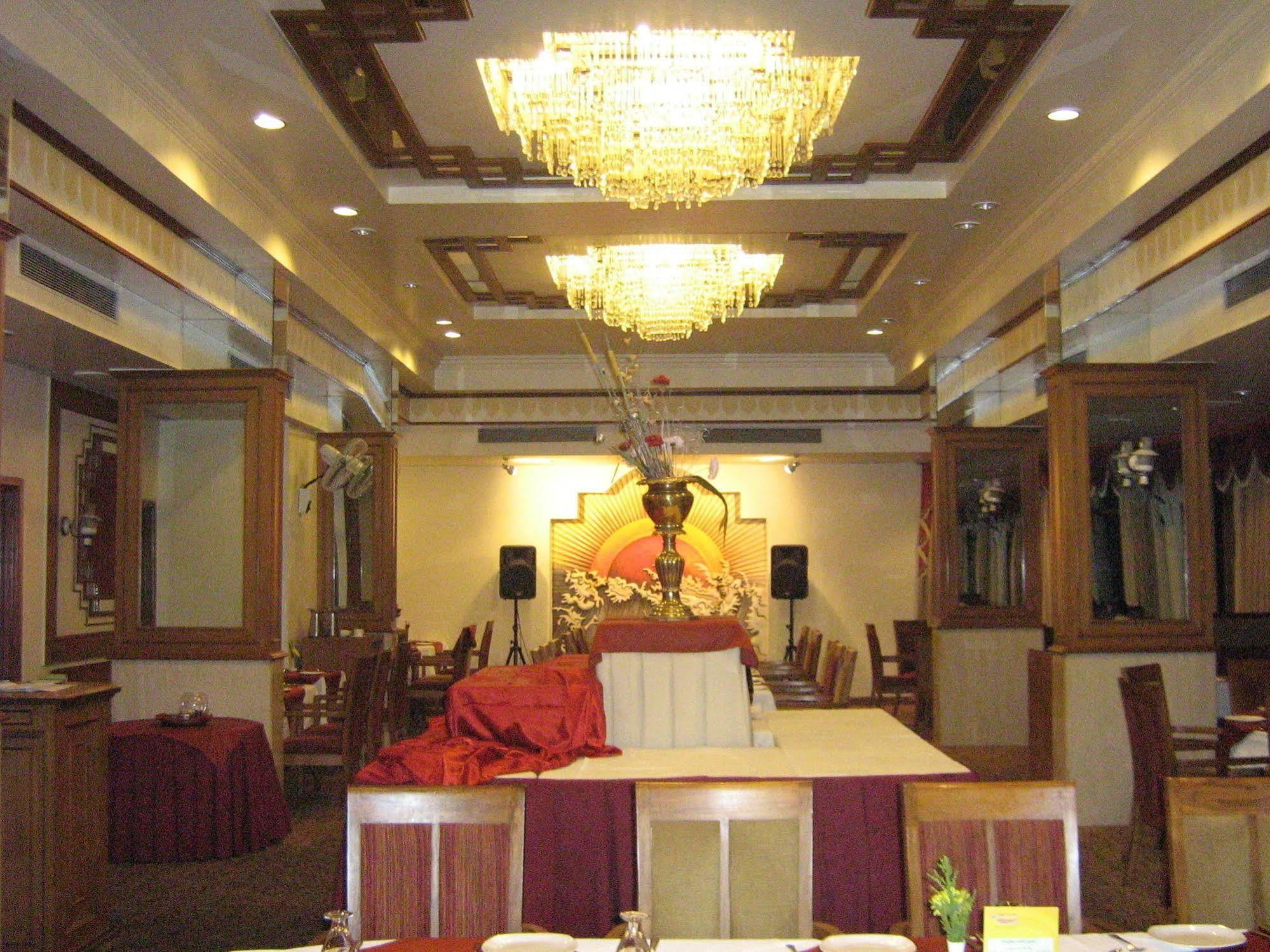 The Pride Hotel, Nagpur Buitenkant foto